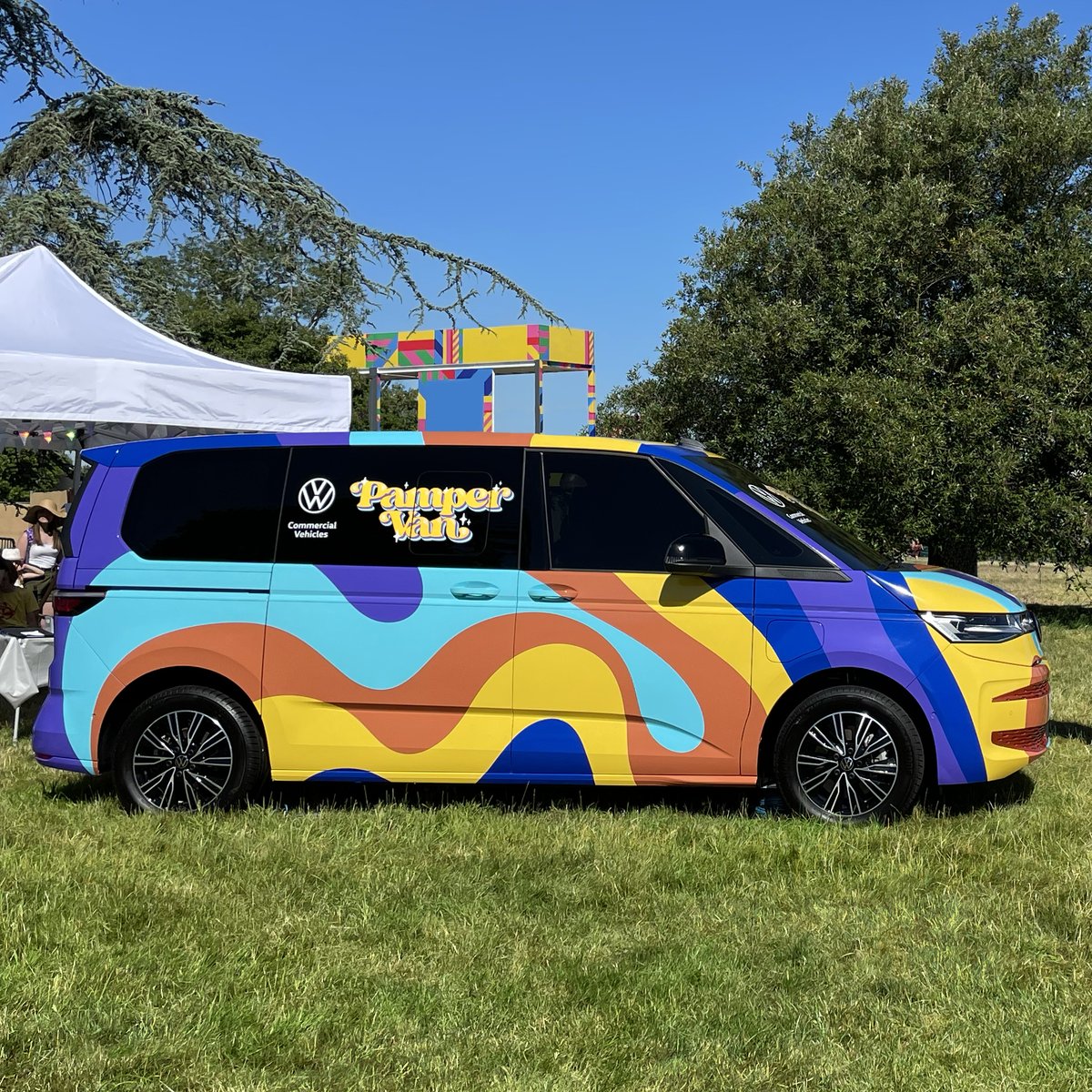 That feeling you get when you take a pamper break… Spoil yourself sparkly at the VW Pamper Van this festival season ✨ #VansThatCan #Multivan