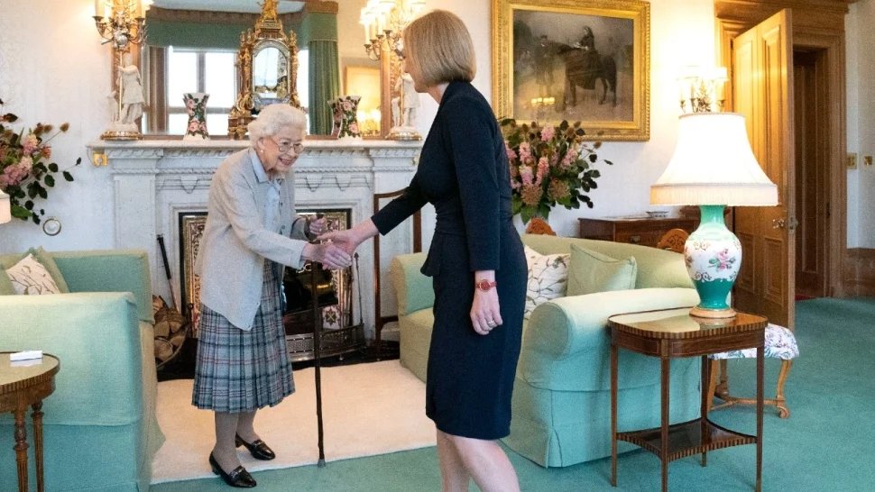 Liz Trust tweet media