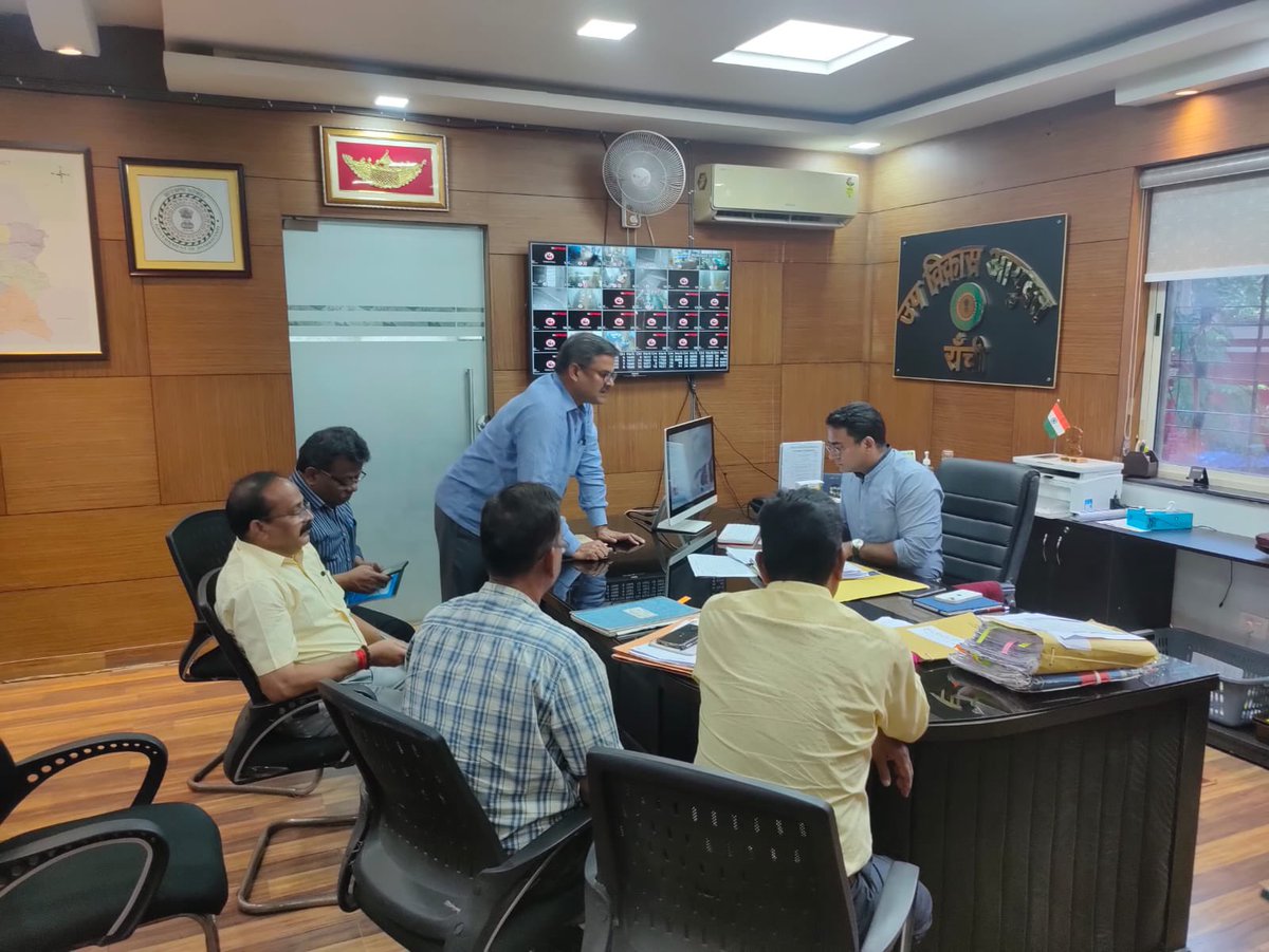 DDC_Ranchi's tweet photo. Review meeting of the #EngineeringWing conducted today. Directions given to ensure quality and timely completion of work.
@JharkhandCMO
@RDD_Jharkhand
@DC_Ranchi
@prdjharkhand https://t.co/eyQ0OL7C22