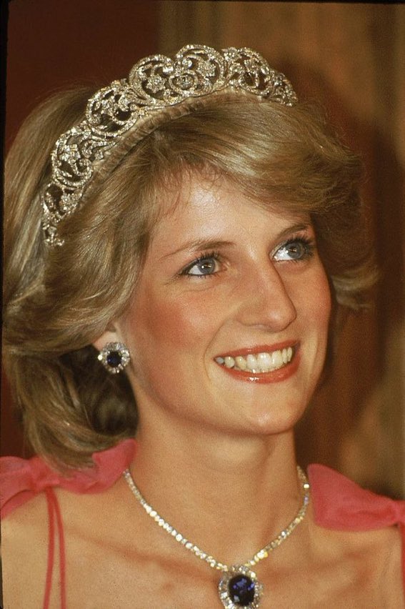 ercelzeynepp's tweet photo. Leydi Diana 👑 
 #QueenElizabeth https://t.co/QL1abSsfJk