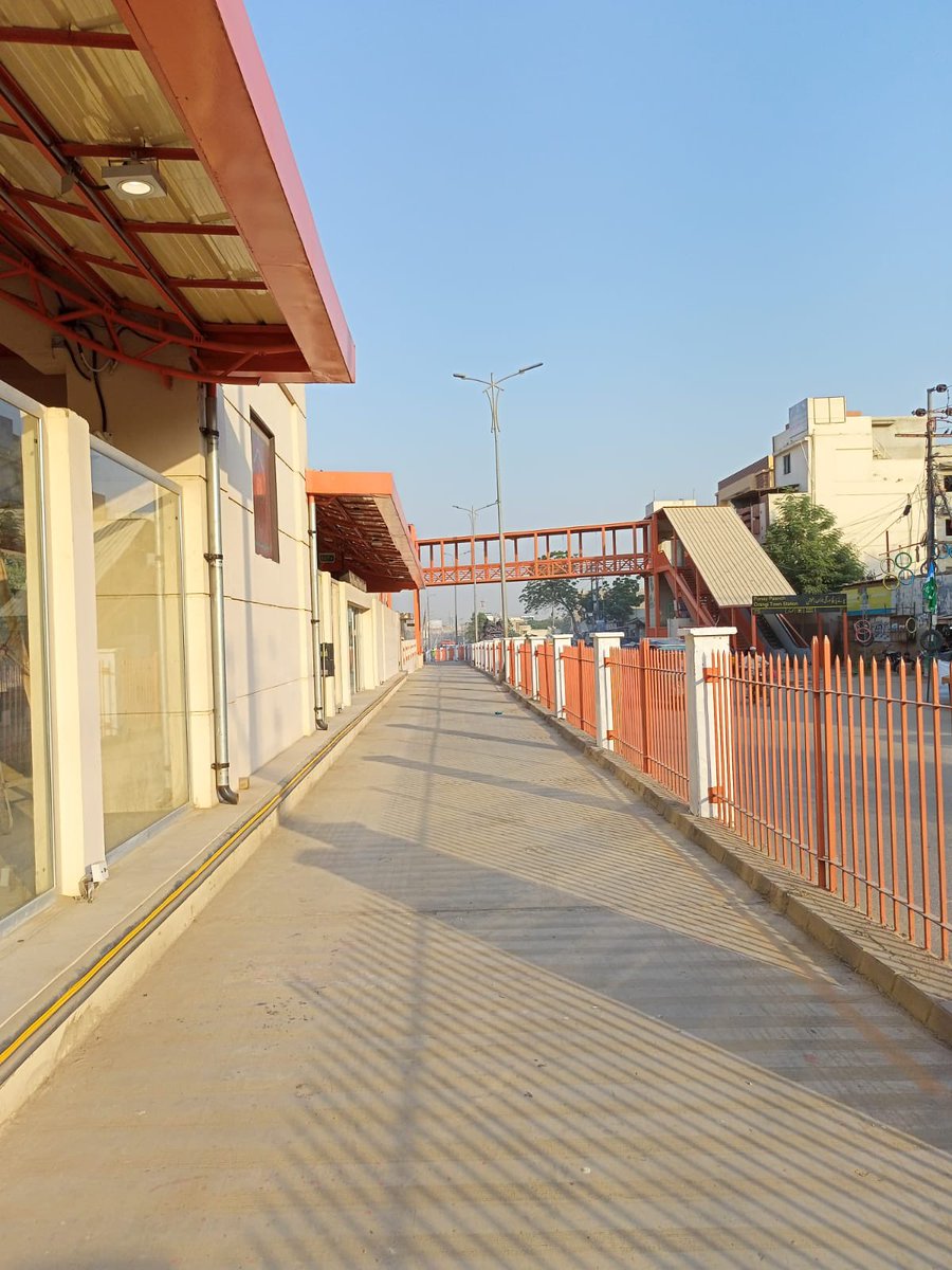 AltafSario's tweet photo. InshaAllah @SMTA_GoS is going to handover AS #Edhi BRT to #SIDCL for public operations on 10th Sept. Due to flood situation in cntry, event will be organised in a simple manner. Last minutes prep. going on. #Orange Line #Orangi #Karachiworks https://t.co/N3oT65N1jZ
