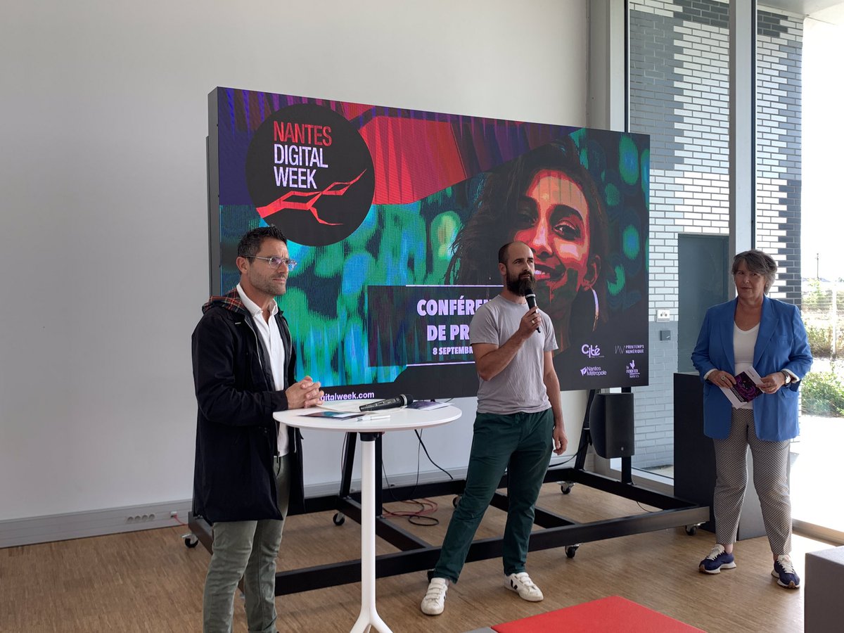 axelle_chevy's tweet photo. #DIGITAL - Retour en images sur la présentation de l’œuvre #DataCultures de @stevenbachimont ce midi lors de la conférence de presse @NantesDigitalW avec @franckytrichet @molhomme au MEDIACAMPUS @audencia_com - 🗓Le festival est ouvert au public du 15 au 25/09 ! https://t.co/5oPSn7ph7y