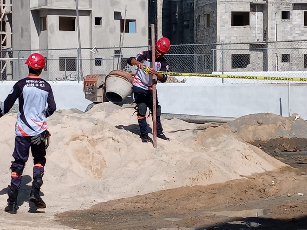 DefensaCivilRD's tweet photo. En #SanFranciscoDeMacoris asistimos a una posible fuga de #GasNatural producida por una perforación de un pozo tubular cerca de la carretera #HermanaMirabal.
Afortunadamente nada que lamentar. #DefensaCivilRD https://t.co/lbxspLisxK