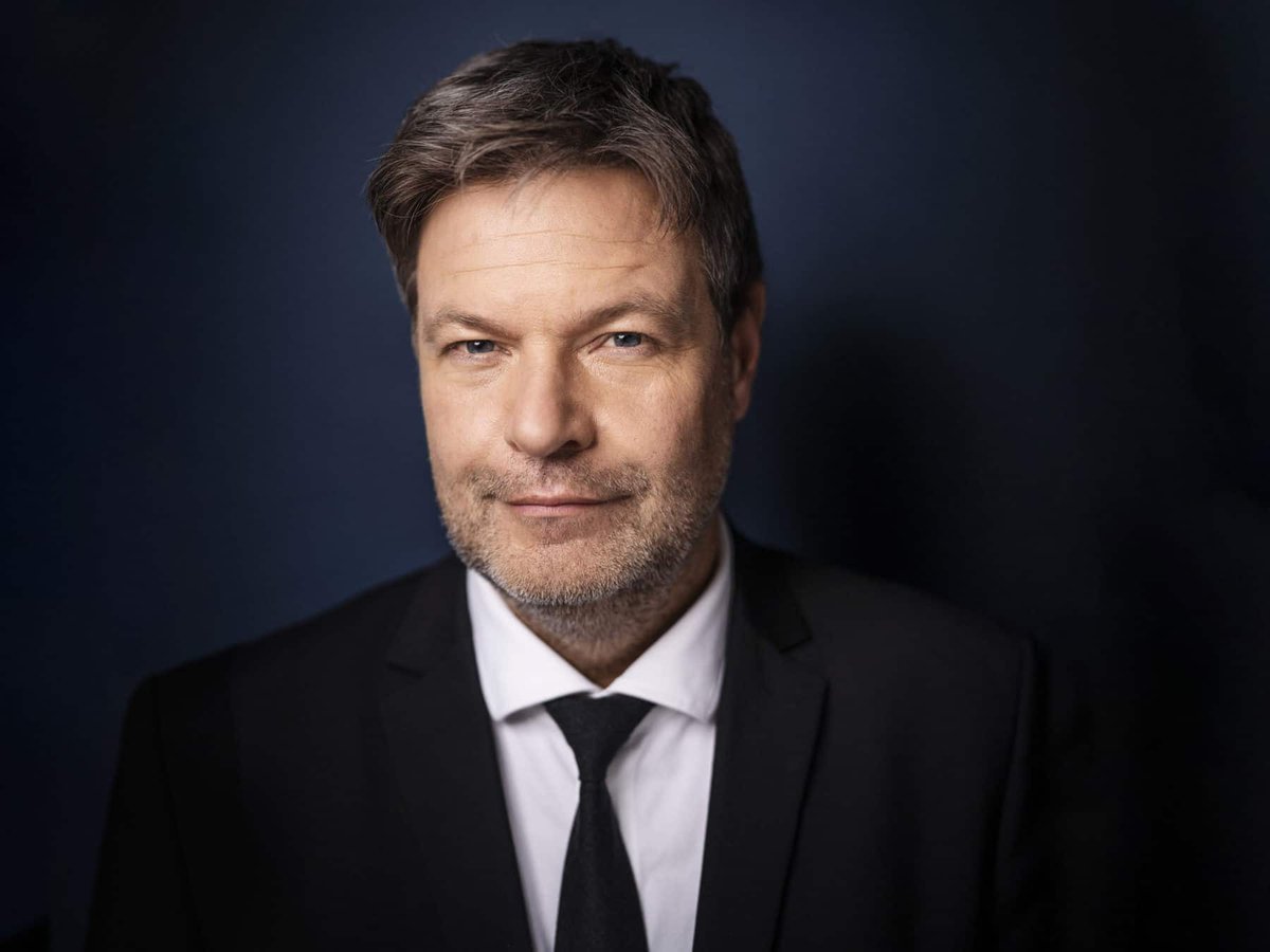 Wirtschaftsminister Robert Habeck kündigte die Ausweitung der finanziellen Unterstützung für die Wirtschaft an - und findet klare Worte für die Kritik aus den Reihen der Union.

#Energiekrise #Habeck #Merz #Spahn

journalistico.com/politik/energi…