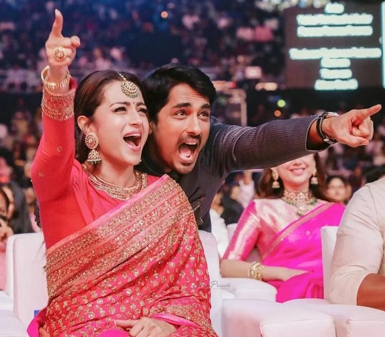 FcJHAZ9aQAIkK1V?format=jpg&name=900x900