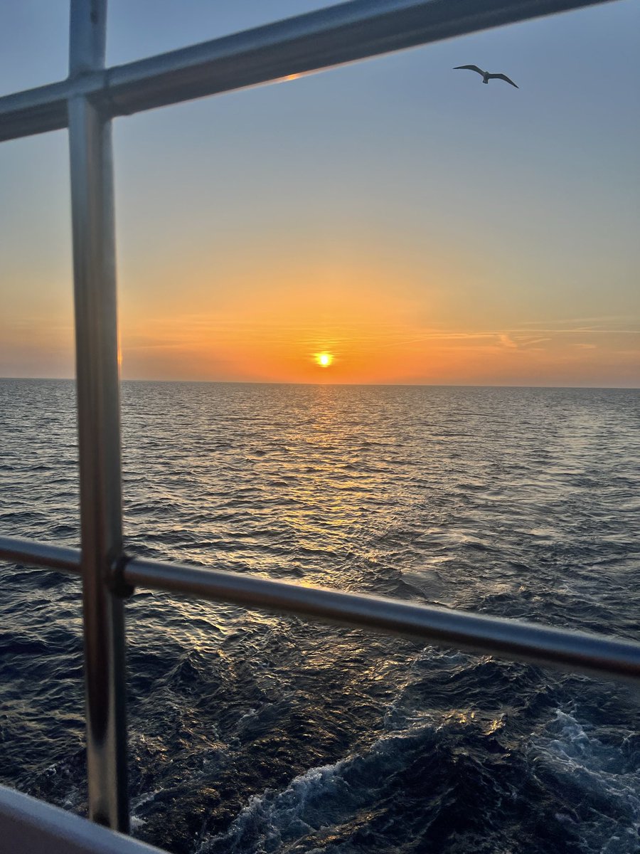 vtabs_98's tweet photo. 19 days until I’m back on my favourite island https://t.co/tbuMWd3xqm