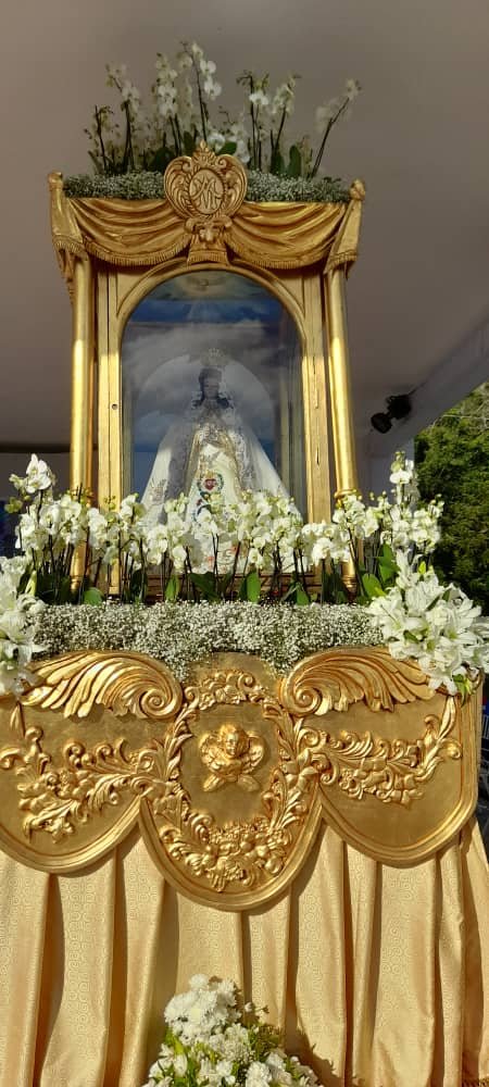 mirelct's tweet photo. Nos unimos a la gran fiesta del pueblo de oriente para celebrar 111 años de la coronación canónica de la Virgen del Valle. Honramos a la Vallita milagrosa y elevamos nuestras oraciones por la paz y unión del pueblo venezolano. #VenezuelaPuebloPróspero https://t.co/sfE9fKQQcJ