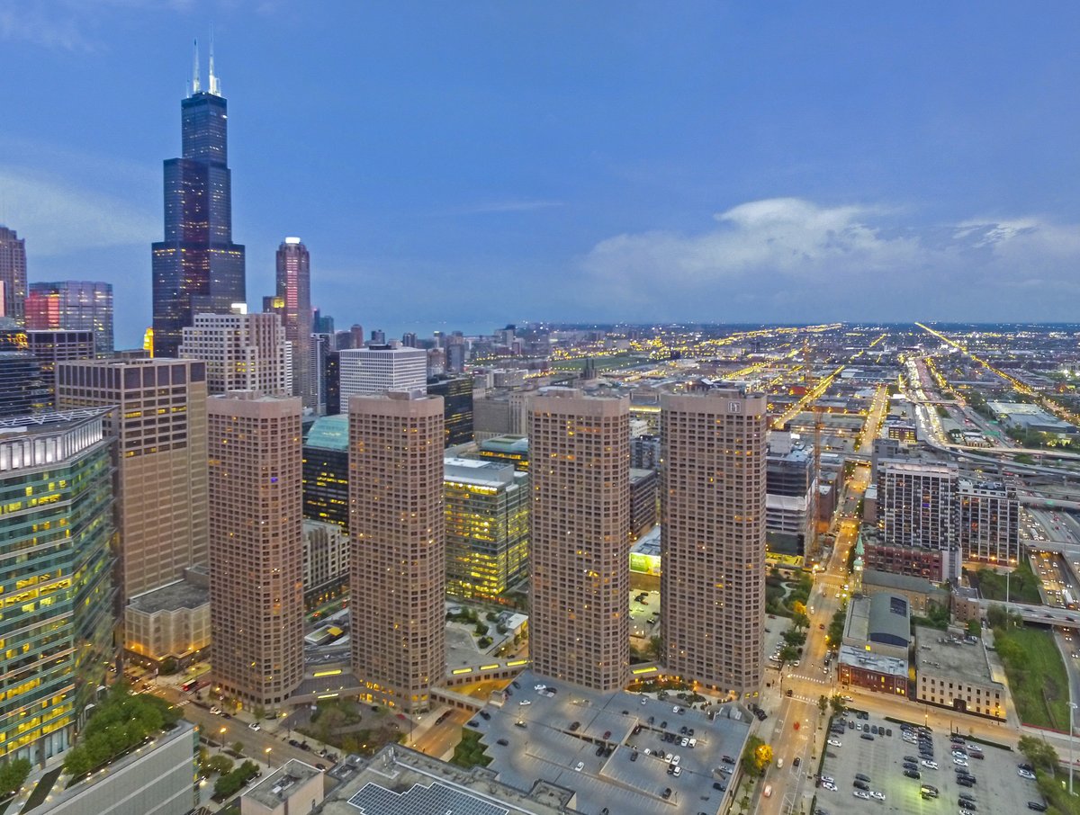 What do you want to do tonight? With the best Chicago dining, shopping, and entertainment at your fingertips, the options are endless!

Explore our neighborhood and amenities, including stunning city views: presidentialtowersapts.com