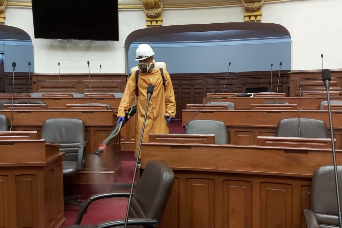 Si van a fumigar cuando no estén los Congresistas, ¿Cuál es el chiste?