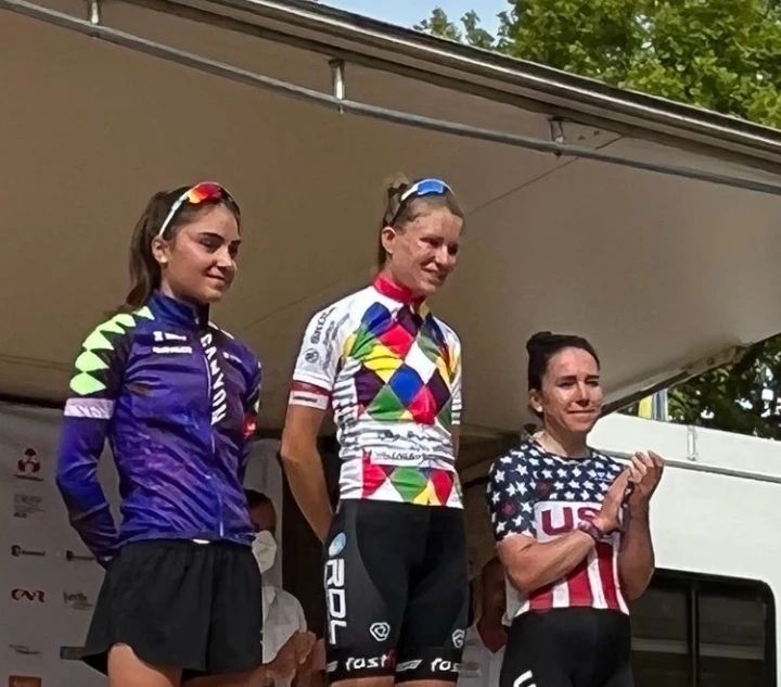 elsterrato's tweet photo. La ganadora de etapa y nueva líder, la CM 🌈 indoor 🇳🇱Loes Adegeest (IBCT)
Hace 1 año el ciclismo no era su profesión y en 2023 & 2024 competirá en el WTW con FDJ Suez Futuroscope.
#TCFlA2022
#TCFlA https://t.co/vAyqW1VZNL