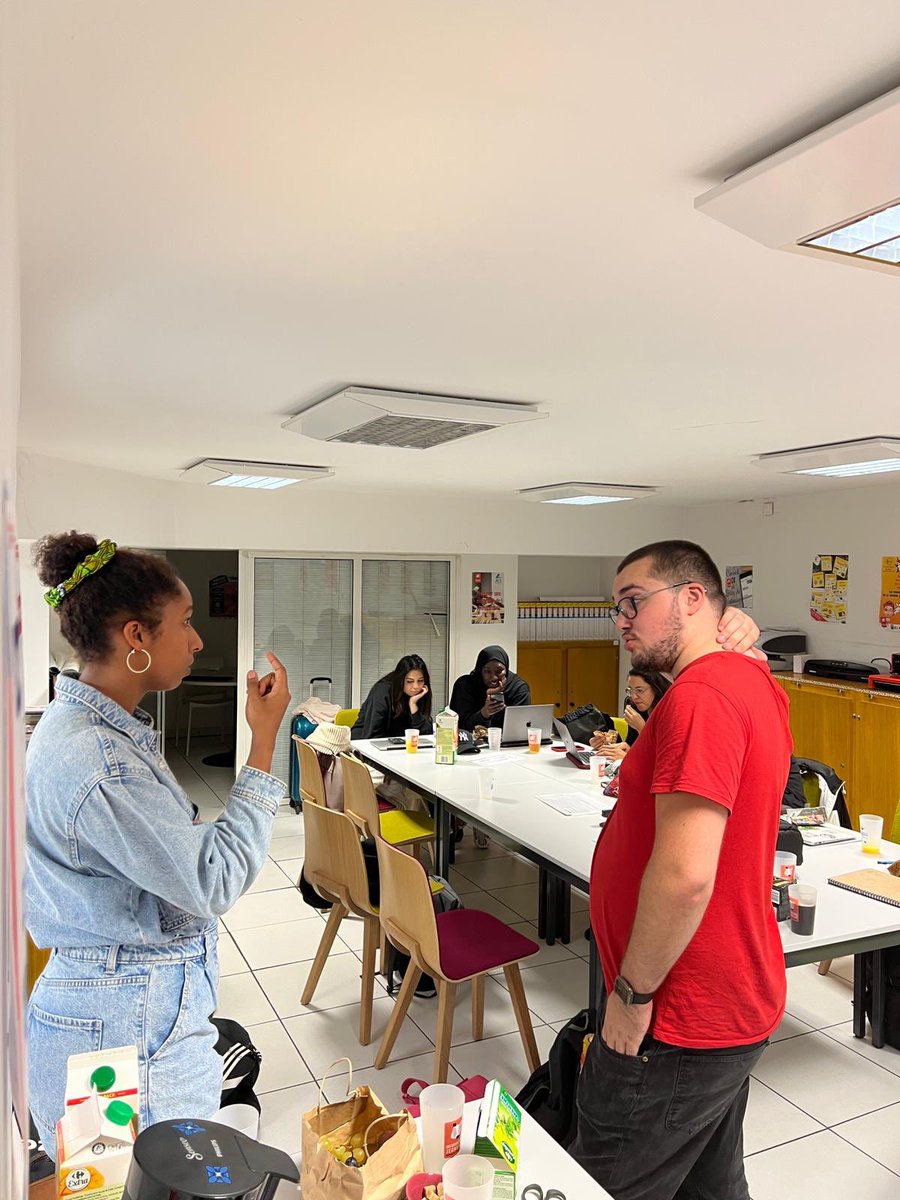 🎓 #MAP3 🚀 — Atelier Développement Asso par  @animafac 📝🗣

- Gestion d’équipe by <a href="/VRACBordeaux/">VRAC Bordeaux</a> 
 
- Gestion des bénévoles by @LaCravateSolidR 

🎯La machine à projets ⚙

• @InfoJeunesNA <a href="/HelpYoung86/">HelpYoung86</a>  <a href="/ouioweb/">OuioWeb</a> •

#Etudiant #Ess #Association #Projets #Animafac #Bordeaux