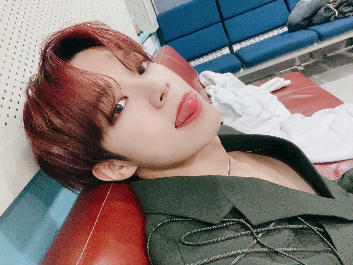 kitty_ryeon's tweet photo. #VERIVERY 
#베리베리 
#VERRERSelcaDay
 #VSD 
#DONGHEON 
 
있잖아 나 난 너를 보며 버텨
Like a domino, domino
이대로 쓰러질 맘은 없다고
Like a domino, domino (Hey)
You and I got the same feeling
너와 나, we ain't falling (Hey)
서로의 힘이 돼 견뎌
Like a domino, domino

Hi Honey❤️ https://t.co/zEQYg53nGS