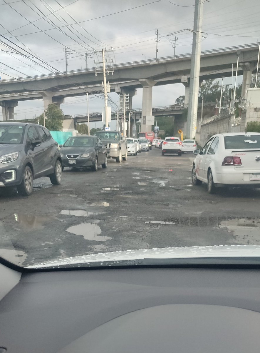 vuptor's tweet photo. Es intransitable las calles de ocoyoacac principalmente donde está Kavac, cuando piensan pavimentar? #Edomex #ocoyoacac https://t.co/xEfVwxVefe