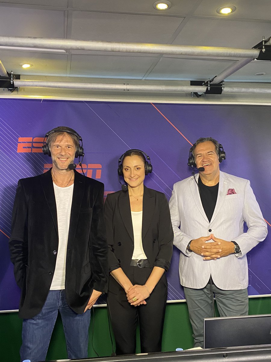 CostagrandeC's tweet photo. Ya venimos por la pantalla de ESPN 📺 y Star+ para vivir el encuentro entre Argentina y Brasil por los 4tos de final del Mundial 🏐❗️@espn 
Vamos Argentina 🇦🇷👊🏻 https://t.co/gJgNRHRyzK