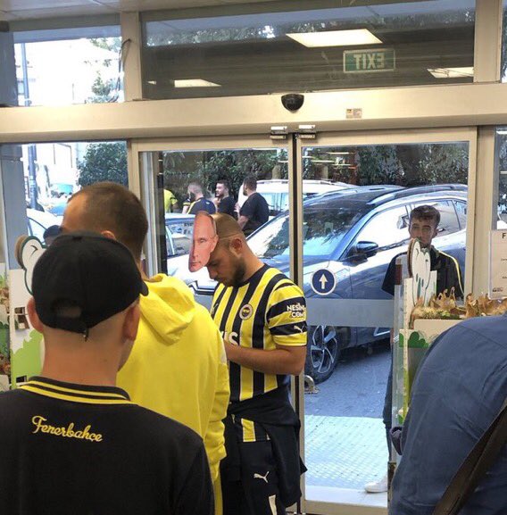 Reina_Gs1905's tweet photo. Fenerbahçe - Dinamo Kiev maçına giden fb taraftarları VAMPİR PUTİN maskeli.

İyi ki Galatasaray'lıyım. https://t.co/Rssdl9Qy9I