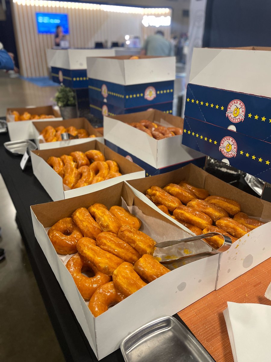 dotnetonAWS's tweet image. We're back for the final day of .NET Enterprise Developer Days at #DevWeekCloud! Come by the #AWS booth for a mid-morning break with coffee and donuts. ☕