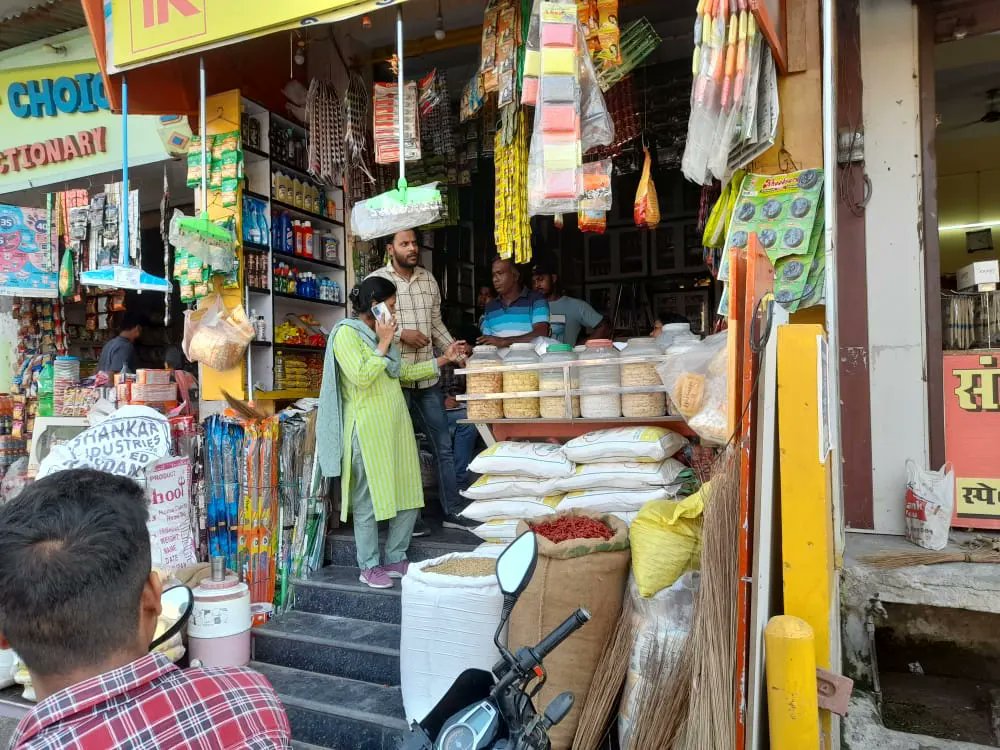 ShamliNagar's tweet photo. ULB Code- 800645 नगर पालिका परिषद शामली द्वारा पॉलिथीन अभियान चलाया गया इसमें 2300 रू का जुर्माना भी काटा गया@SwachSurvekshan
@SwachhBharatGov #swachhsurvekshan2023 #arvindkumarsharma #singleuseplasticban
#Singleuseplastic #plasticfreeup #nomoreplastic #mycleanindia #dm_shamli https://t.co/ndWksjgzCx