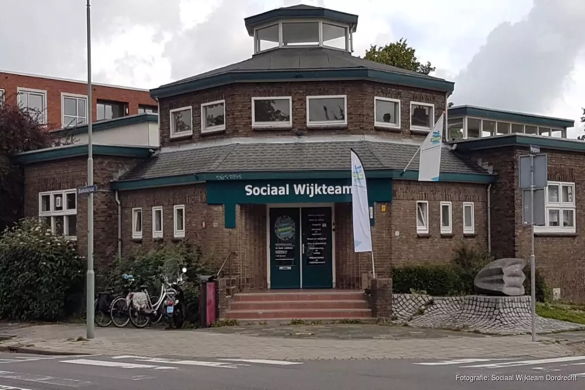 Goedemiddag!

Straks van 19:30 tot 20:30 is weer het maandelijkse spreekuur  bij het Sociaal Wijkteam aan de Bankastraat 10. Alle wijkbewoners zijn van harte welkom!
Zie ik u zo? ☕️👮‍♂️

#KoffieMetEenCop #Spreekuur #Wijkagent #Reeland #Politie