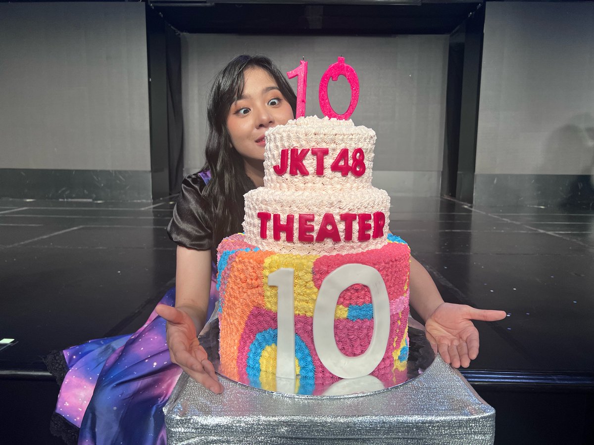 _zeeasadel's tweet photo. happy 10 years our theater! please keep making everyone happy.. we love u our home 🫶🏻✨ https://t.co/GTIEbANxLF