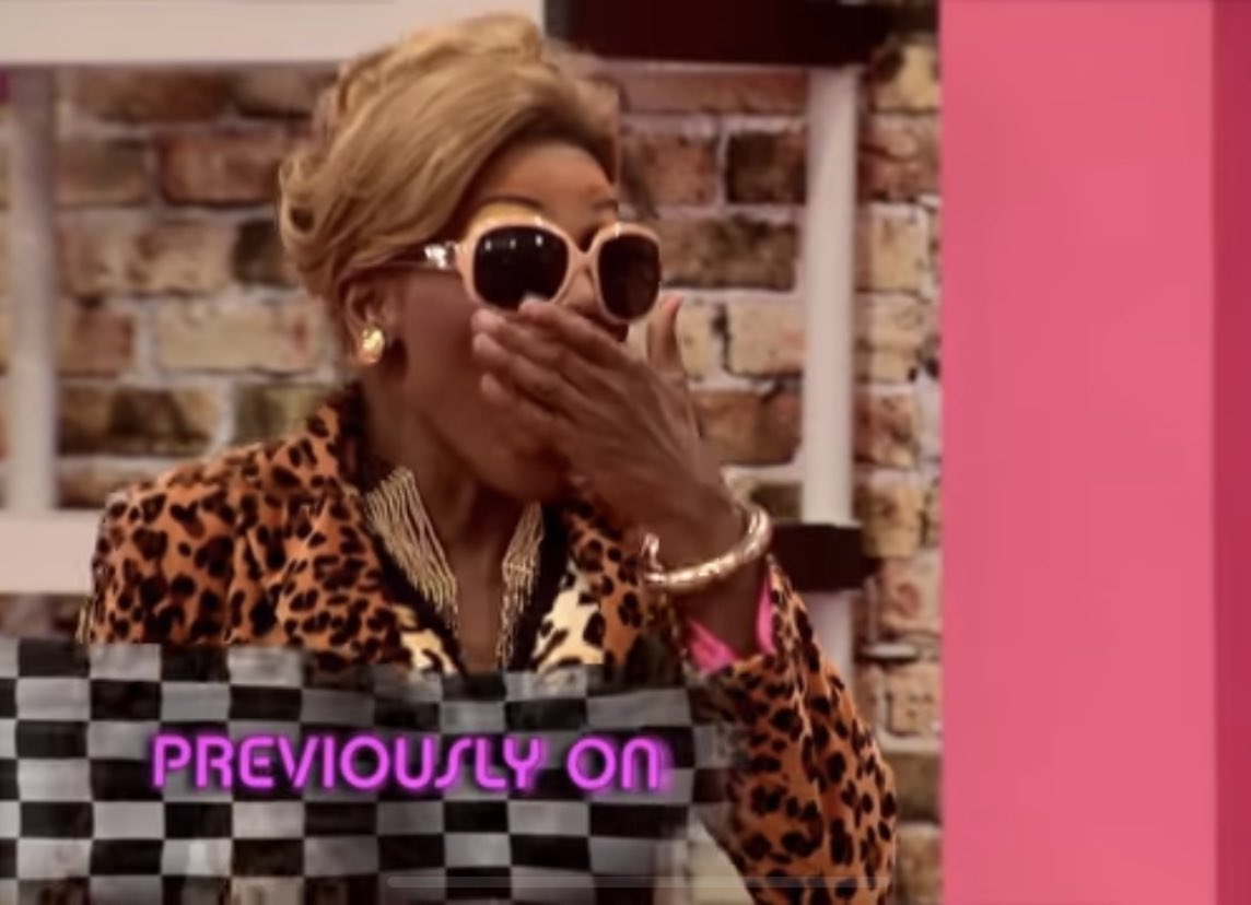 NotLaGrupa's tweet image. La Reina Isabel y Lady Di encontrándose en el más allá