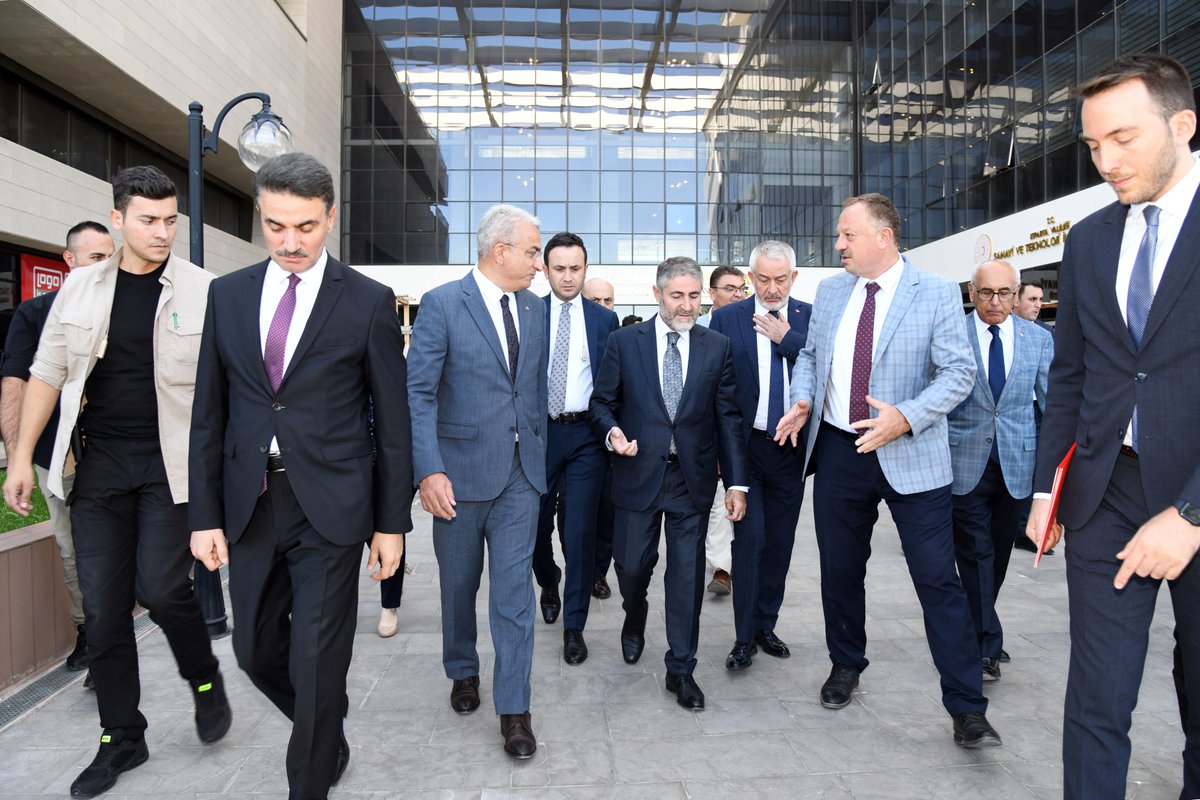IspartaTSO's tweet photo. Odamız ev sahipliğinde Hazine ve Maliye Bakanı Sn. Dr. @NureddinNebati’nin katımıyla iş dünyası STK temsilcileri ve iş insanlarının katıldığı toplantı geçekleştirildi. https://t.co/RB6zsimem2