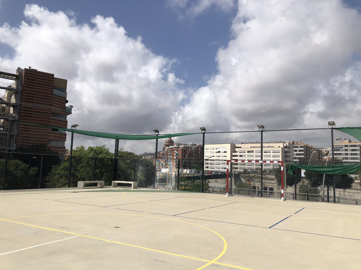 tania_espinada's tweet photo. @324cat @ratolinaemma Tendals que ens van posar al juliol a l'Escola... @educaciocat @consorciedubcn Esperant solucions https://t.co/FAfvBZ3KVZ