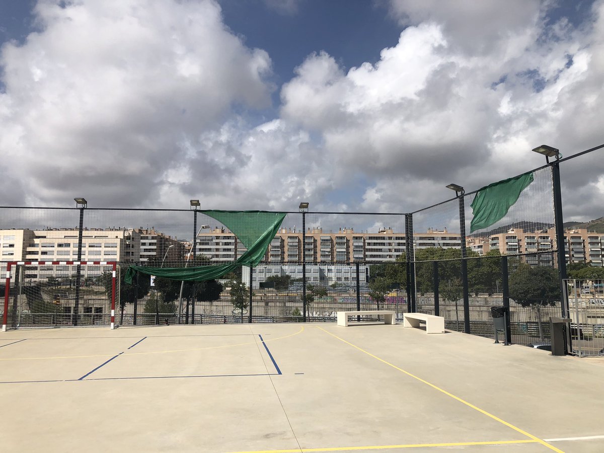 tania_espinada's tweet photo. @324cat @ratolinaemma Tendals que ens van posar al juliol a l'Escola... @educaciocat @consorciedubcn Esperant solucions https://t.co/FAfvBZ3KVZ