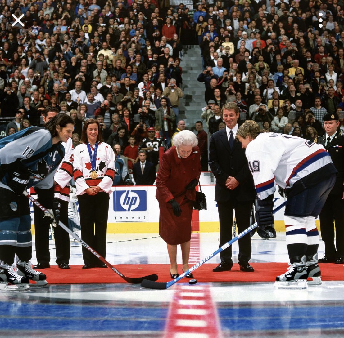 a memorable night at the rink in 2002 👑 #Canucks