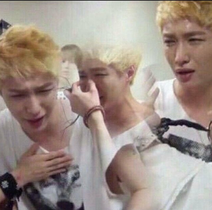 negi1485's tweet photo. @paradise_exo_l @weareoneEXO 26|25 سپتامبر.. https://t.co/RiGEPIOgKE