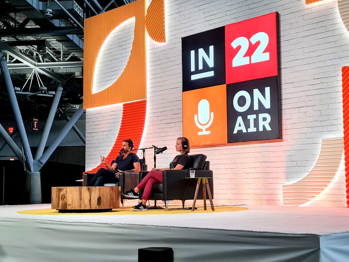fuelius_agency's tweet photo. Thinking about launching a #podcast? John Lee Dumas, founder of hugely popular Entrepreneurs on Fire, top tip to see success in a saturated market:
“You want to niche until it hurts… so that you can dominate that niche.” #inbound22 https://t.co/DiwfYFD37a