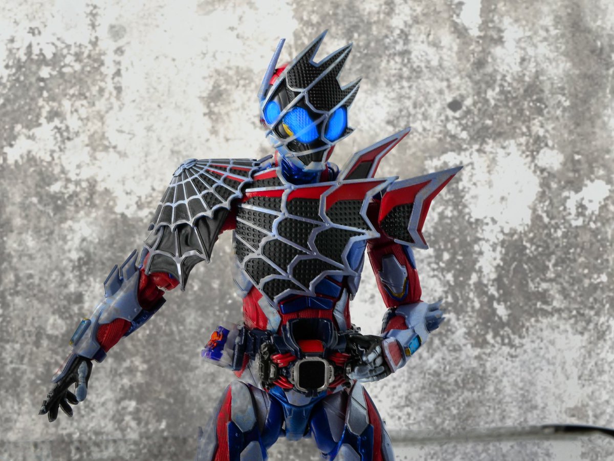kobayu28's tweet photo. デザイン、経緯、ドライバー全てにおいてデモンズが一番好きかもしれない

#仮面ライダーデモンズ 
#オモ写 
#lumixg100
#ibisPaintX https://t.co/2GXwwiBN2j