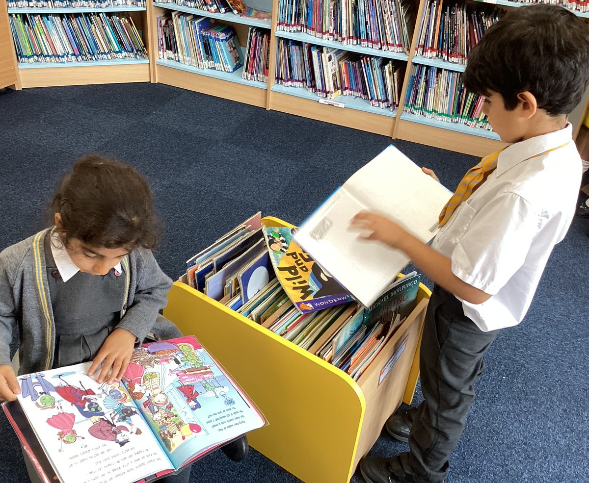 StainesPrepYr1's tweet photo. It is great to be back in the library choosing and enjoying a range of books! 📚 #StainesPrepEnglish #StainesPrep #ks1reading https://t.co/olGudvCsmJ