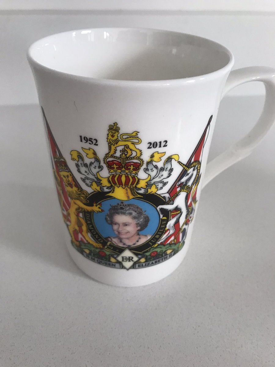 bestofthewest's tweet photo. I hadn’t seen the news..but saw this in @ageconcernsoton and felt compelled to buy it for my friend because it would make her smile. 
I usually see things like this in charity shops but somehow felt an urge to buy it today.. very odd
#queen 

Delivered to with @Fortnums tea🫖 https://t.co/6GJscPtVtU