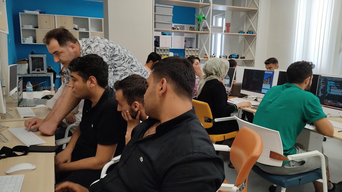 Mezopotamya Living Lab eğitimleri, alanında uzman eğitmenler eşliğinde tüm yıl boyunca sizlerle. Flutter derslerimiz devam ediyor✅ Bu dijital kütüphaneden faydalanarak Android ve IOS işletim sistemlerinde kendi mobil uygulamalarınızı geliştirmeniz çok kolay. @zabeyazgul