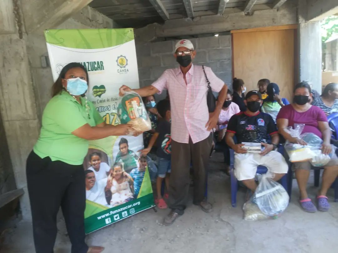 Funazucar's tweet photo. con Compañía Azucarera Hondureña S.A. y siempre en alianza con Cepudo -FFTP realizamos la entrega de insumos varios y alimentos para 400 familias que residen en la Col. Colinas de Suiza y Dos Caminos, en el Municipio de Villanueva, Cortés.
#DulceVida
#SomosFunazucar https://t.co/0zSVtTou4C