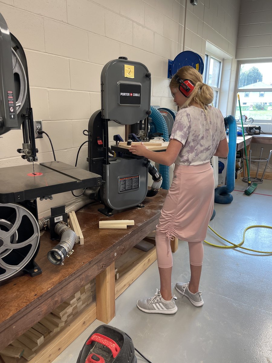 PMS_Titans's tweet photo. STEM 7 students are working hard on their picture frame project!  #stem https://t.co/4raqyN09aD