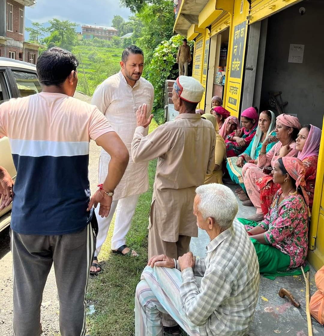 YadopatiThakur's tweet photo. #Day_48 #परिवर्तन_यात्रा
आज हमने सरकाघाट विधानसभा क्षेत्र की रिस्सा पंचायत में जाकर जनसंपर्क किया। इस प्यार और सम्मान के लिए आभारी हूँ। इस मौक़े पर बूथ कमेटियाँ भी गठित की। युवक मंडल व महिला मंडल के सदस्यों का धन्यवाद।🙏❤️
@ShuklaRajiv @SanjaySDutt @virbhadrasingh @SachinPilot https://t.co/NTKrQgGUdb
