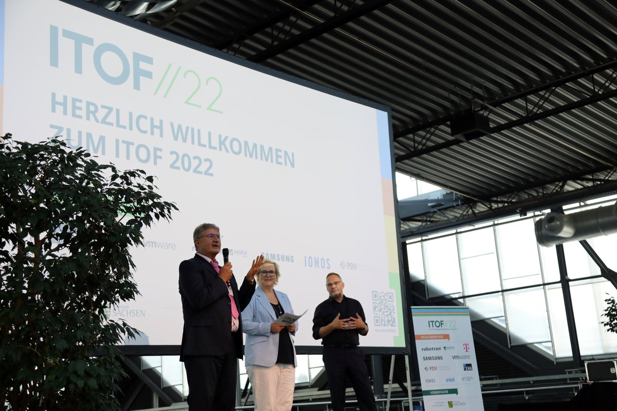 SachsenDe's tweet image. Gemeinsam digital erfolgreich: Beim mittlerweile 10. und größten IT- &amp;amp; Organisationsforum in #Sachsen #ITOF haben sich rund 500 Teilnehmerinnen &amp;amp; Teilnehmer in Dresden über moderne Verwaltung, digitale Souveränität &amp;amp; Informationssicherheit ausgetauscht. medienservice.sachsen.de/medien/news/10…