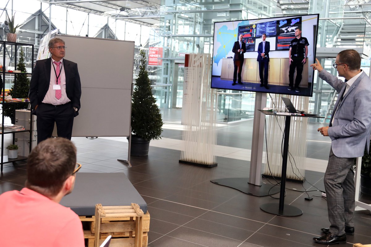 SachsenDe's tweet image. Gemeinsam digital erfolgreich: Beim mittlerweile 10. und größten IT- &amp;amp; Organisationsforum in #Sachsen #ITOF haben sich rund 500 Teilnehmerinnen &amp;amp; Teilnehmer in Dresden über moderne Verwaltung, digitale Souveränität &amp;amp; Informationssicherheit ausgetauscht. medienservice.sachsen.de/medien/news/10…