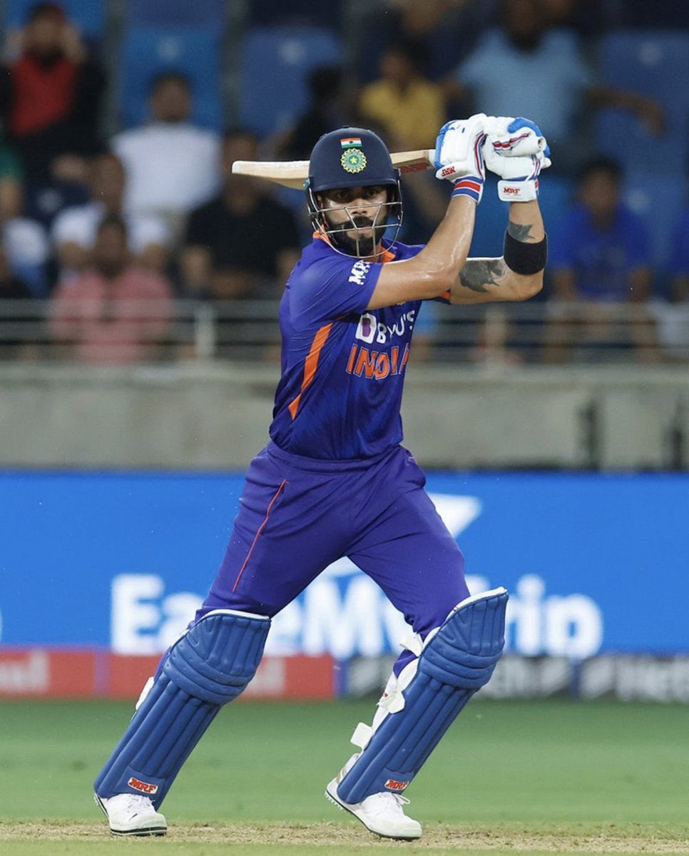 beingxlegendary's tweet photo. Bow Down To King #Kohli 🙇‍♂️👑.
#INDvsAFG #Captain #IndianCricketTeam #KingKohli https://t.co/PY9AecEHNU