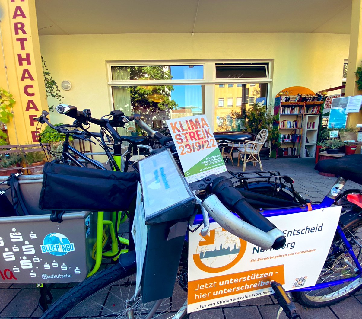 #cafemartha #nürnberg sammelt
&amp;
Aufruf #klimastreik <a href="/ForFutureDE/">ForFutureDE</a> <a href="/greenpeace_n/">Greenpeace Nürnberg</a> @KlimaAllianzCH @_GermanZero <a href="/campact/">Campact e.V.</a> <a href="/Avaaz/">Avaaz</a> <a href="/Attacd/">Attac Deutschland</a> <a href="/amnesty_de/">Amnesty Deutschland</a> <a href="/NaturFreunde/">NaturFreunde</a> <a href="/NABU_de/">NABU 🦤</a> <a href="/tff_germany/">Together For Future 🌍</a> <a href="/WWF_Deutschland/">WWF Deutschland</a> @NAJU_de <a href="/NaturfreundeJu/">Naturfreundejugend</a> @WWF_Jugend <a href="/Fridays4future/">Fridays For Future</a> <a href="/parents4futureN/">Parents 4 Future Nürnberg, 1point5 #dannibleibt</a>