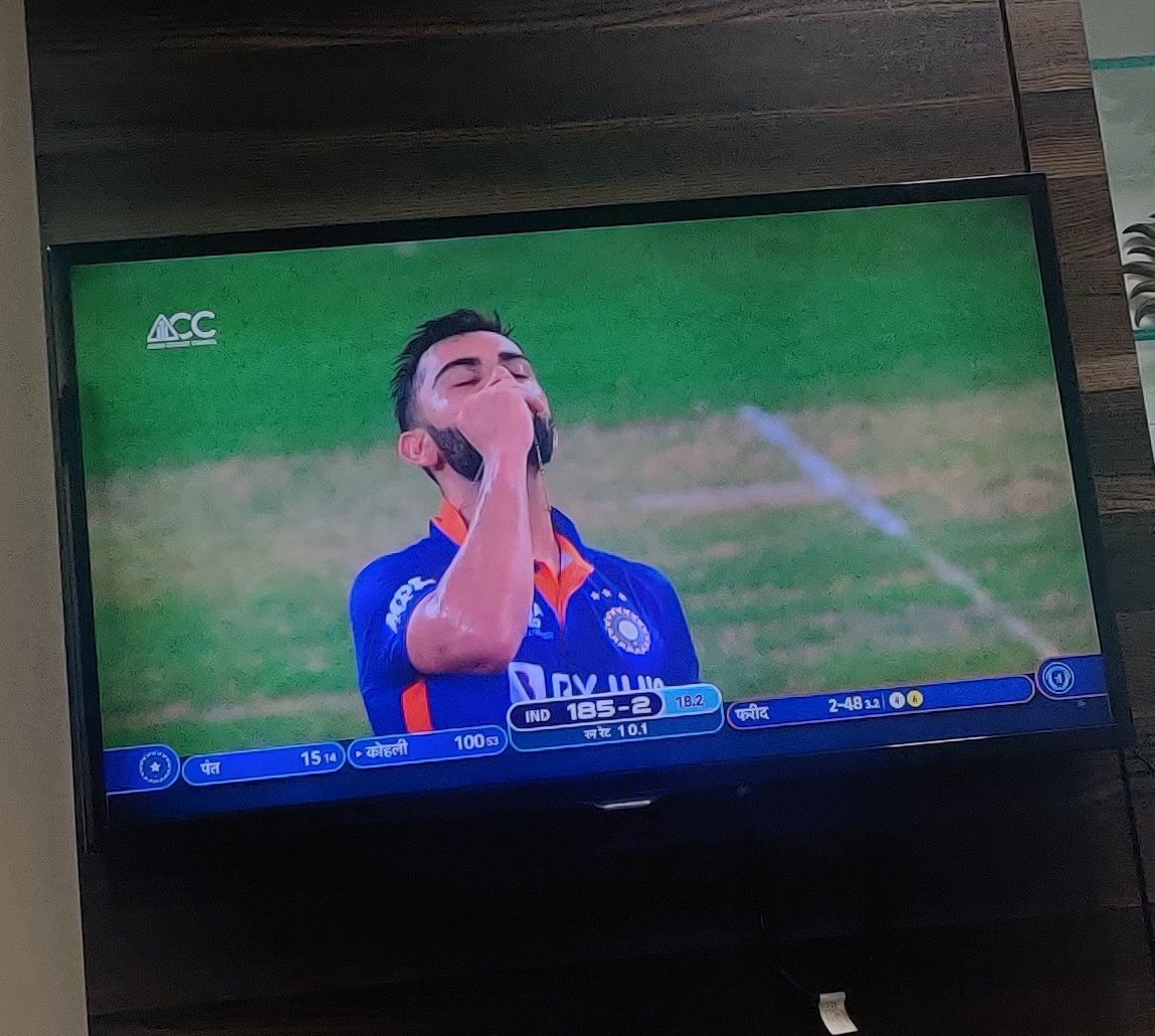 Im_Parashar_'s tweet photo. Yess, You are Virat!!
You beauty
A memory for this generation
#Kingisback 
#GOAT𓃵 https://t.co/7fdVnNTL7w