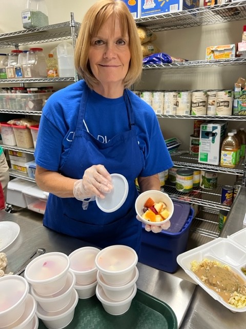 HealthyLSFound's tweet photo. Coldwater is putting their GLSHF grant to good use. They have provided over 2,500 nutritious carry out meals so far this year. Families can enjoy hearty meals like Salisbury steak with noodles and gravy, green beans, and fruit salad. #HealthyLeesSummit https://t.co/C9r1W0nlm4