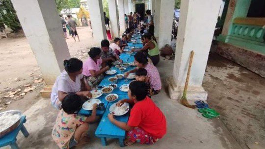 scarlletnn's tweet photo. #Myoung Township, more than 5,000 local people are currently fleeing from Military Terroristβs offensive attacked. All are needed for food, medicines, shelters and HUMANITARIAN ASSISTANCE.
#WhatsHappeningInMyanmar
#2022Sept8Coup
#UN_ProveYourExistence4Justice https://t.co/jX5gmlnMq7