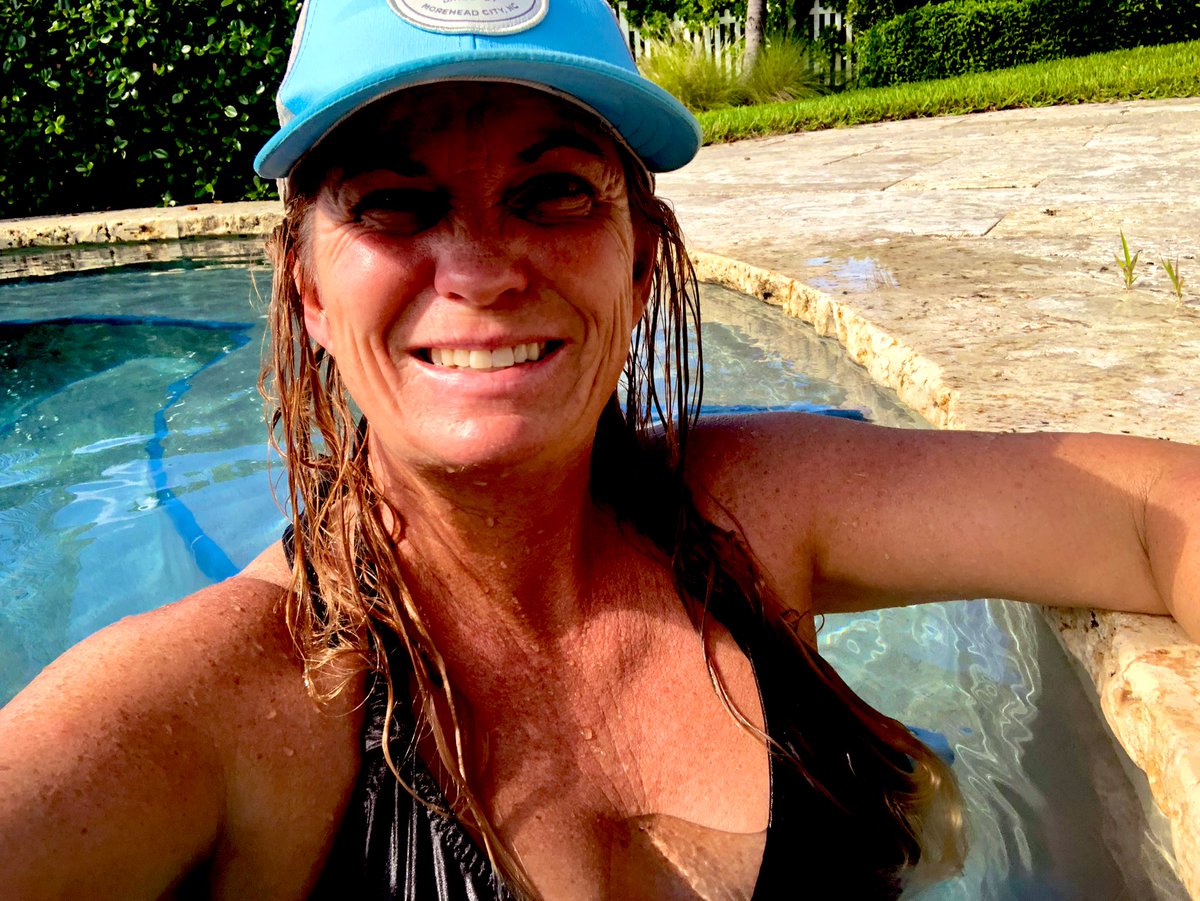 ratherbrunnin's tweet photo. GOOD MORNIN FROM KEY WEST!!  #ConchLife #KeyWest #MM15 ☀️🌴🌊👙🎣☕️🍹🧉🍻🐓#happybirthday 🥳 https://t.co/ftGW9Siqiv