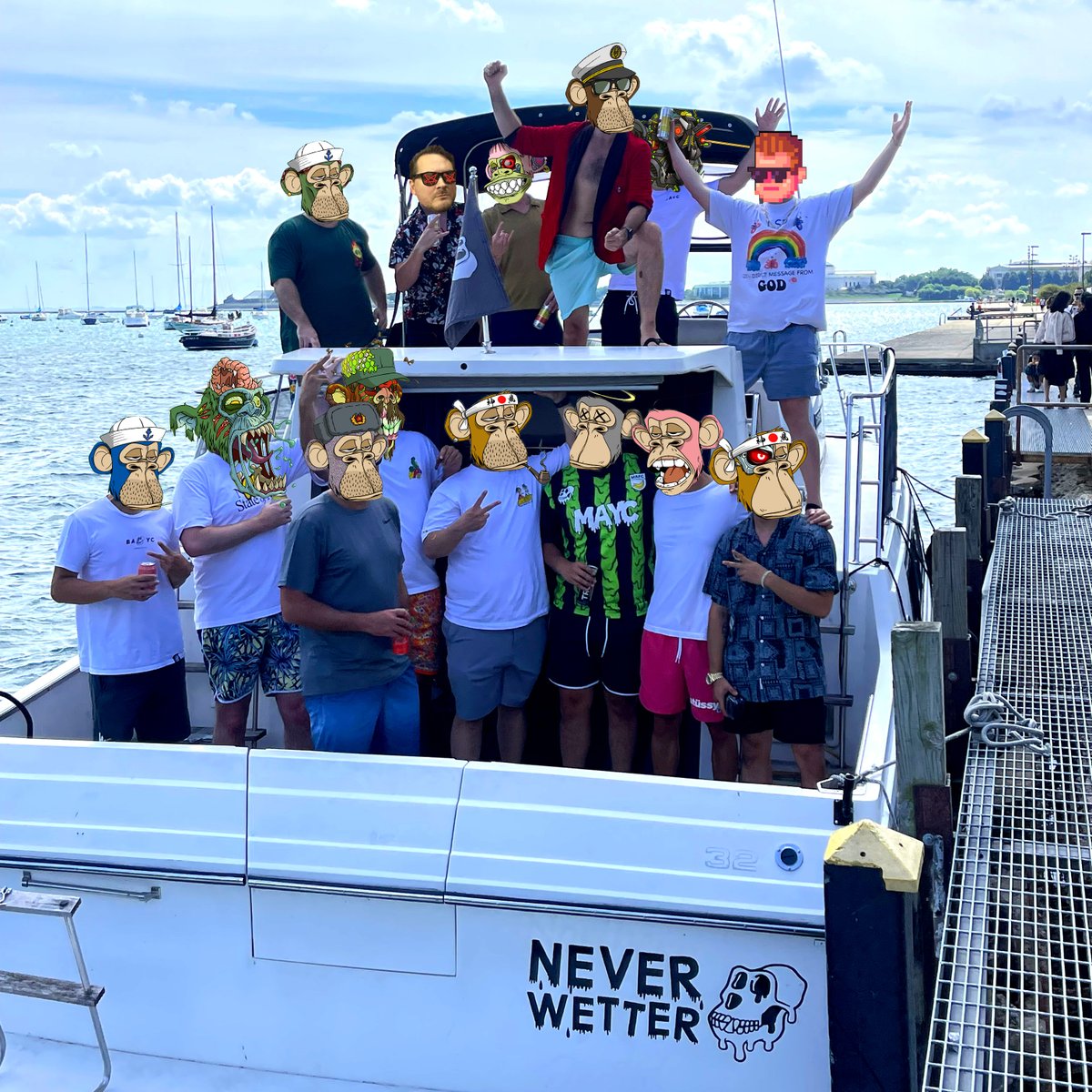 Part of the initial draw to @BoredApeYC for me back in April 2021 was that I was starting to get into boating and I've wanted to have a boat full of apes out on Lake Michigan ever since Last Friday, 13 Apes (& two non-apes) descended upon the Never Wetter and made it happen 🍻