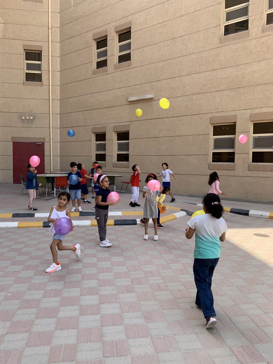DsouzaAmrith's tweet photo. @ISGDistrict @ISGASD @isgbsd @ISGDmm @ISGJubail @ISGSVS Community building, fun with bouncing balloons #grade1 @ISGDistrict @ISGDmm @shina_george https://t.co/AY2FTJzdpY