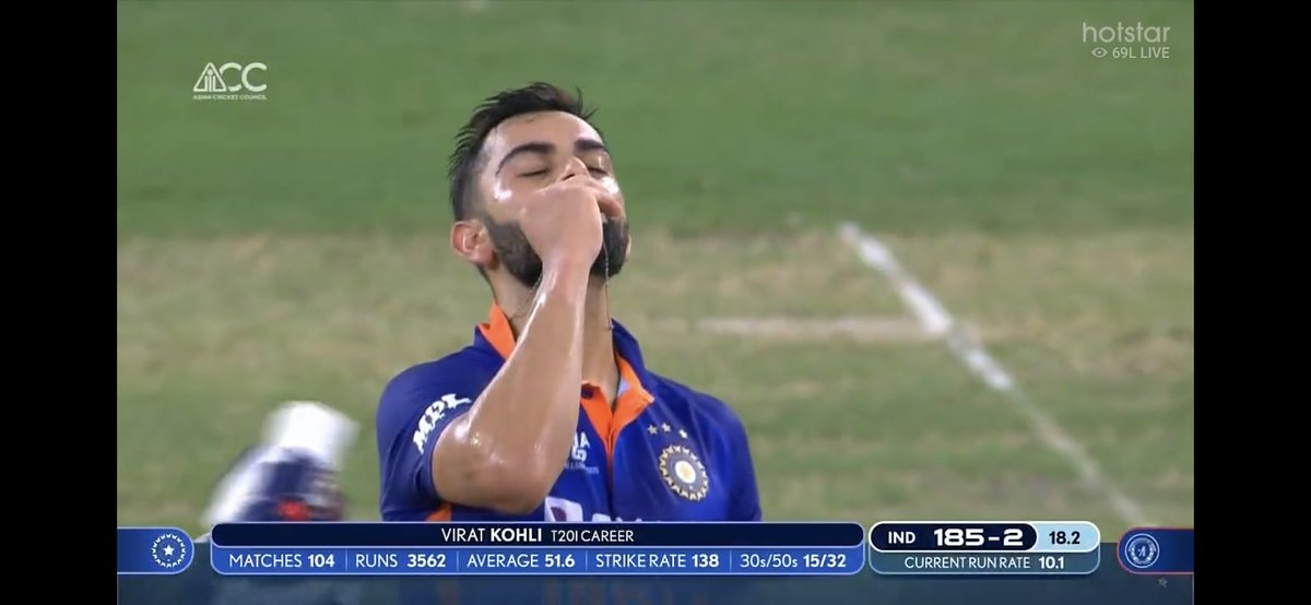 IamSAnupam's tweet photo. Vintage @imVkohli , the Master of Classico #astonishing knock . #New #benchmark #Viratkohli . #proudmoment ❤️ https://t.co/5R6ul7TzBZ