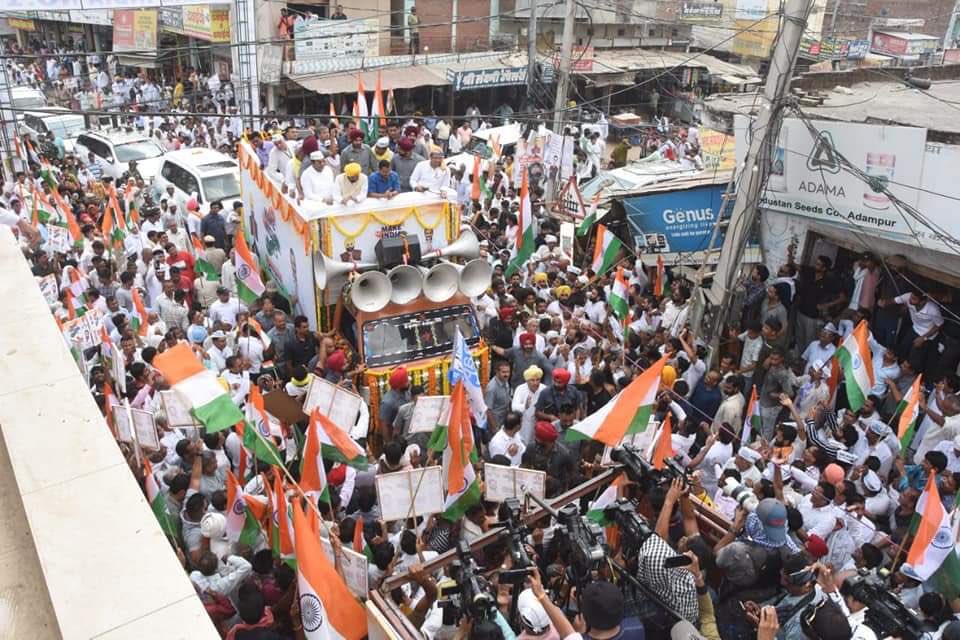 DrSushilKrGupta's tweet photo. .@AAPHaryana के सभी क्रांतिकारी साथियों को  @ArvindKejriwal जी व @BhagwantMann जी के हरियाणा आगमन पर युवा व छात्र सम्मेलन हिसार व तिरंगा यात्रा तथा जनसभा आदमपुर के दो दिन के सभी कार्यक्रमों को सफल बनाने के लिये बहुत- बहुत बधाई 
#MakeIndiaNo1 
@AamAadmiParty https://t.co/C7aH39UjIX