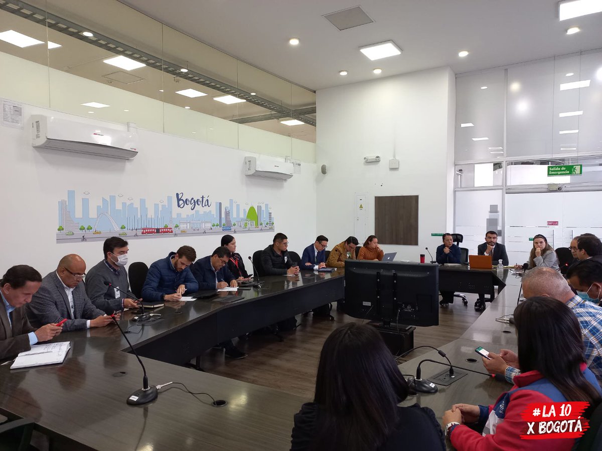 German_garciaM's tweet photo. 🔴Luego de varias mesas de trabajo para la recuperación del sendero peatonal portal 80 con las siguientes entidades: @Engativalcaldia @idubogota @UMVbogota @planeacionbog @SectorMovilidad @DadepBogota #SI18 y la JAC de #BachueIISector https://t.co/ja0cKPU27o